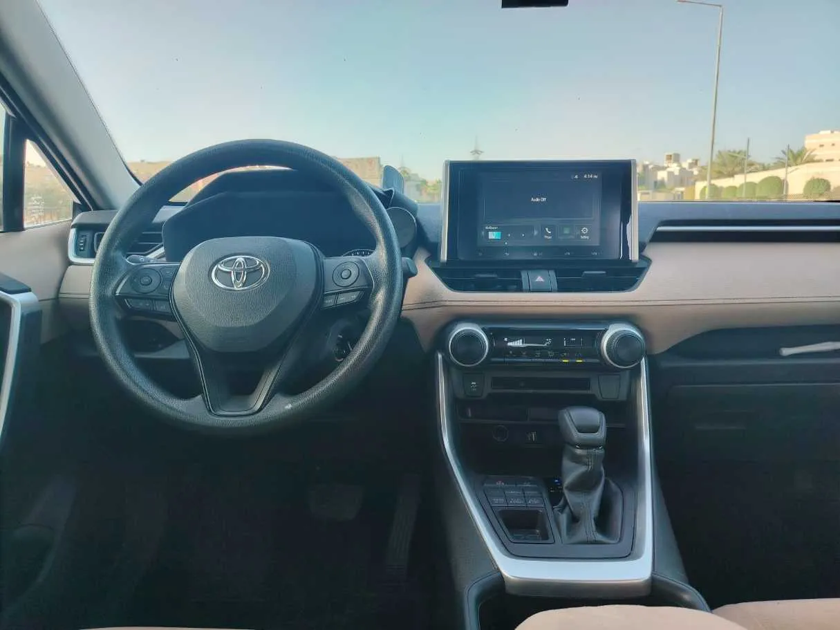 Car image 18