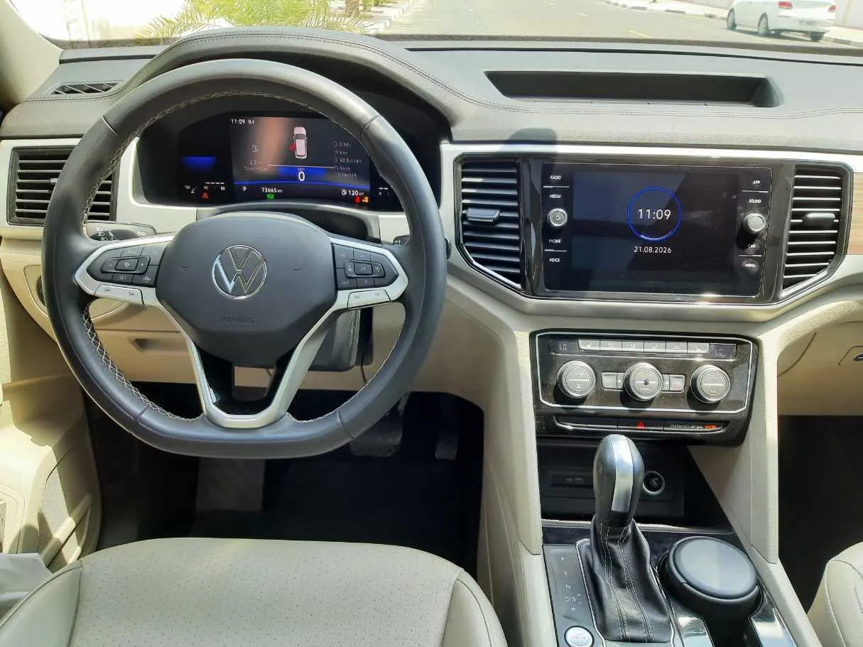 Car image 16