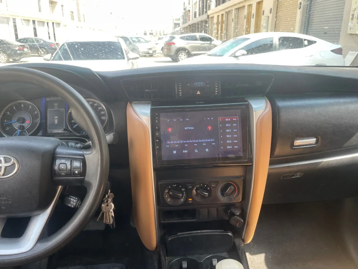 Car image 19