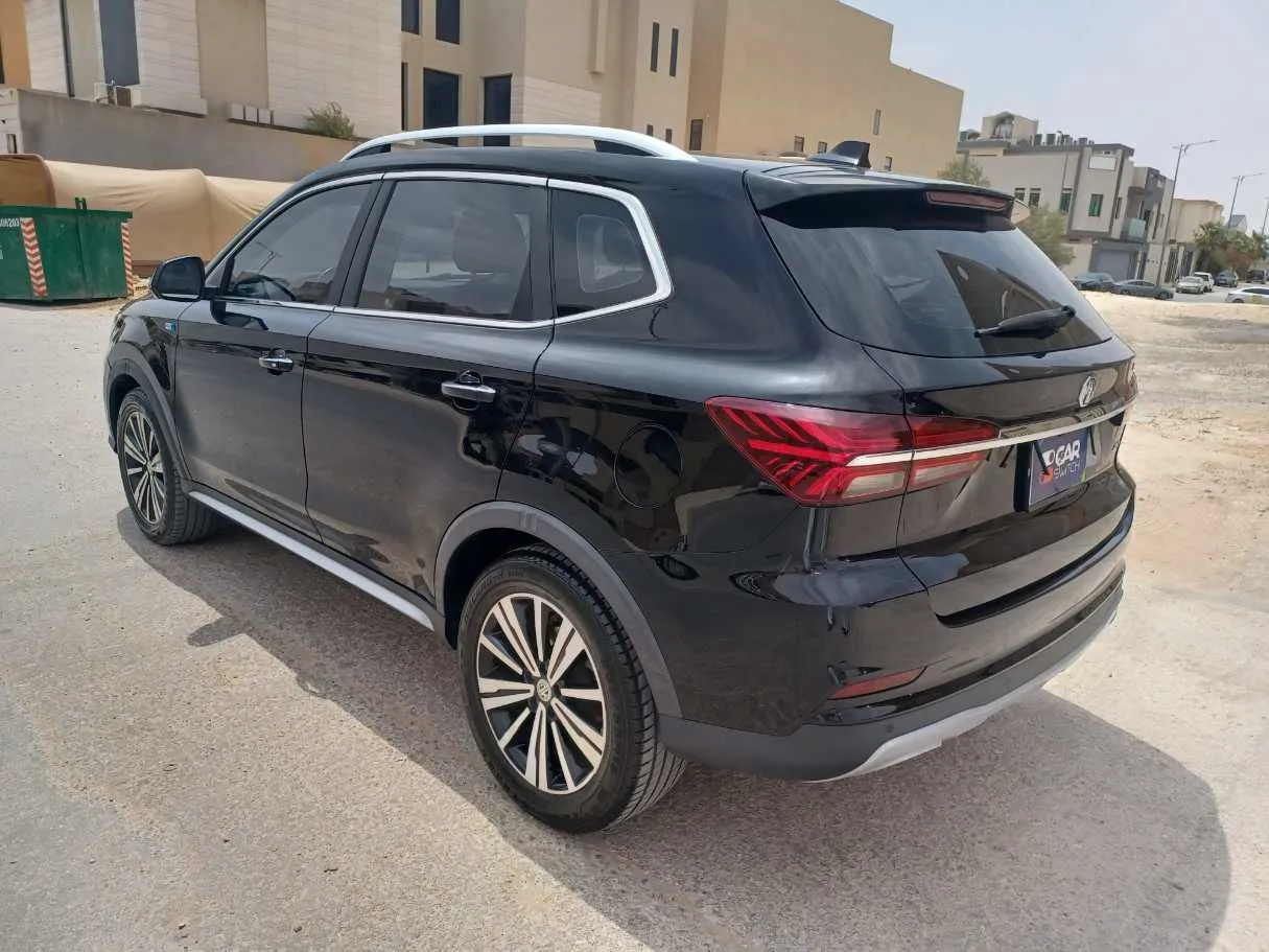 Car image 7