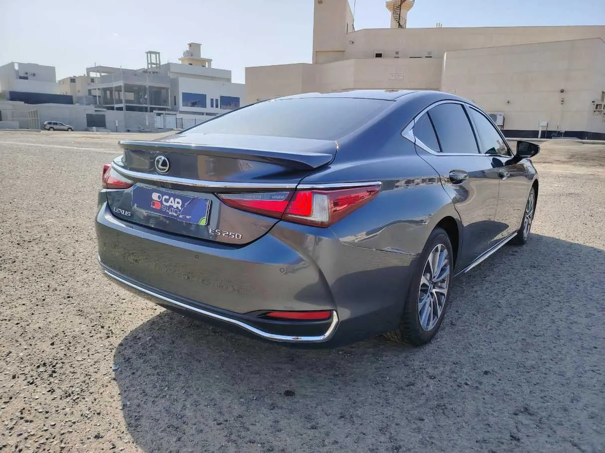 Car image 5