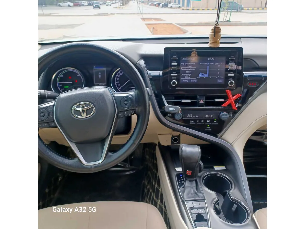 Car image 14
