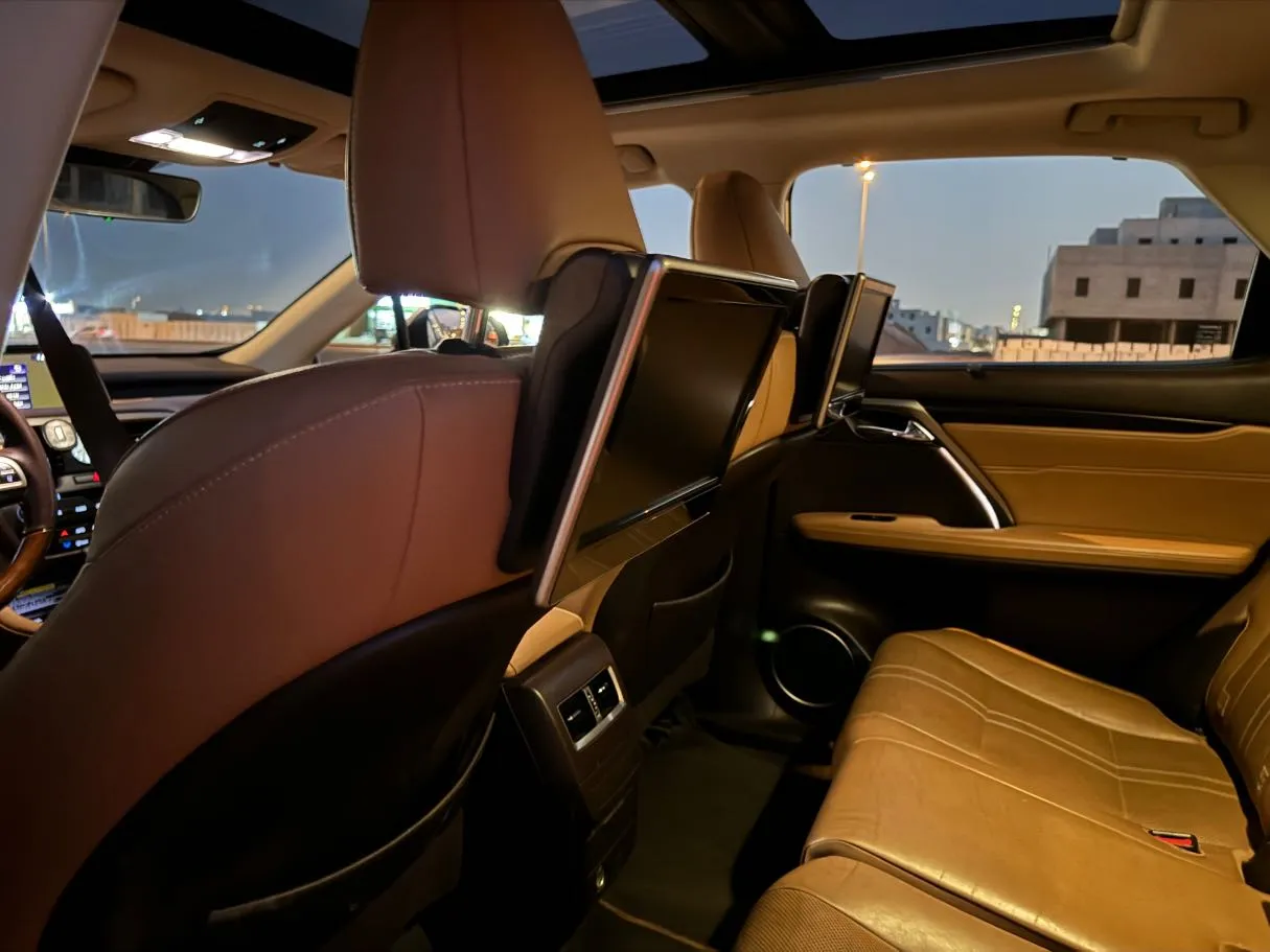 Car image 24