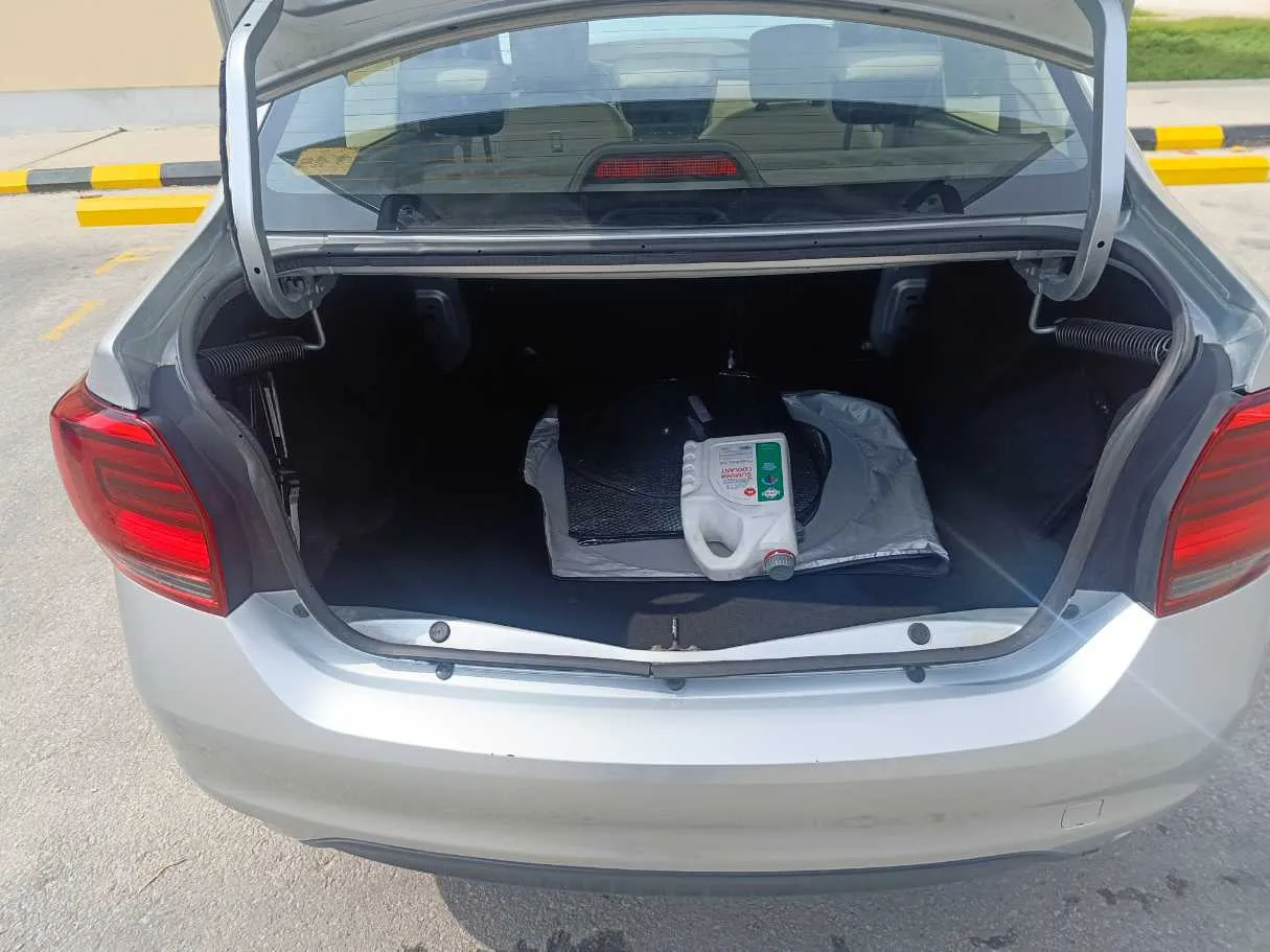 Car image 23