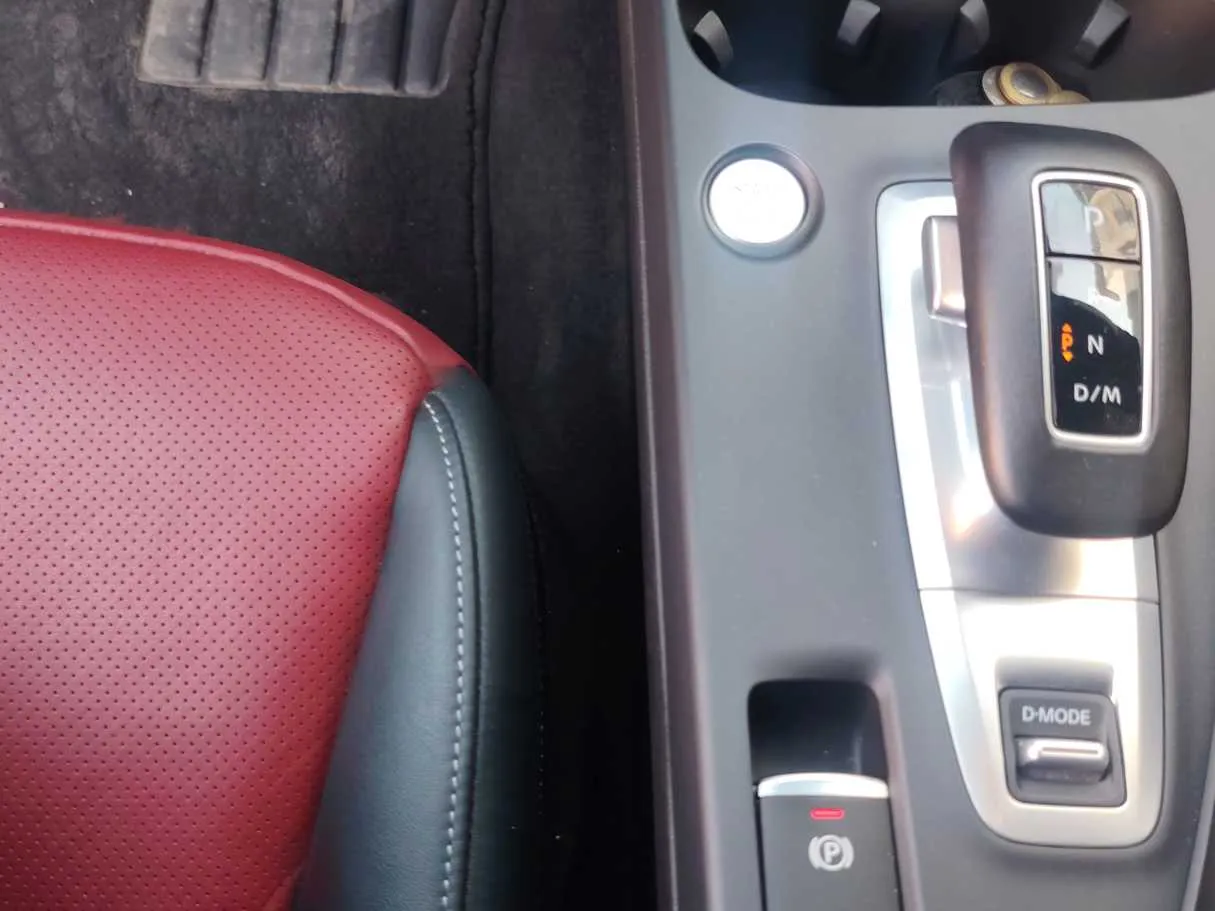 Car image 19