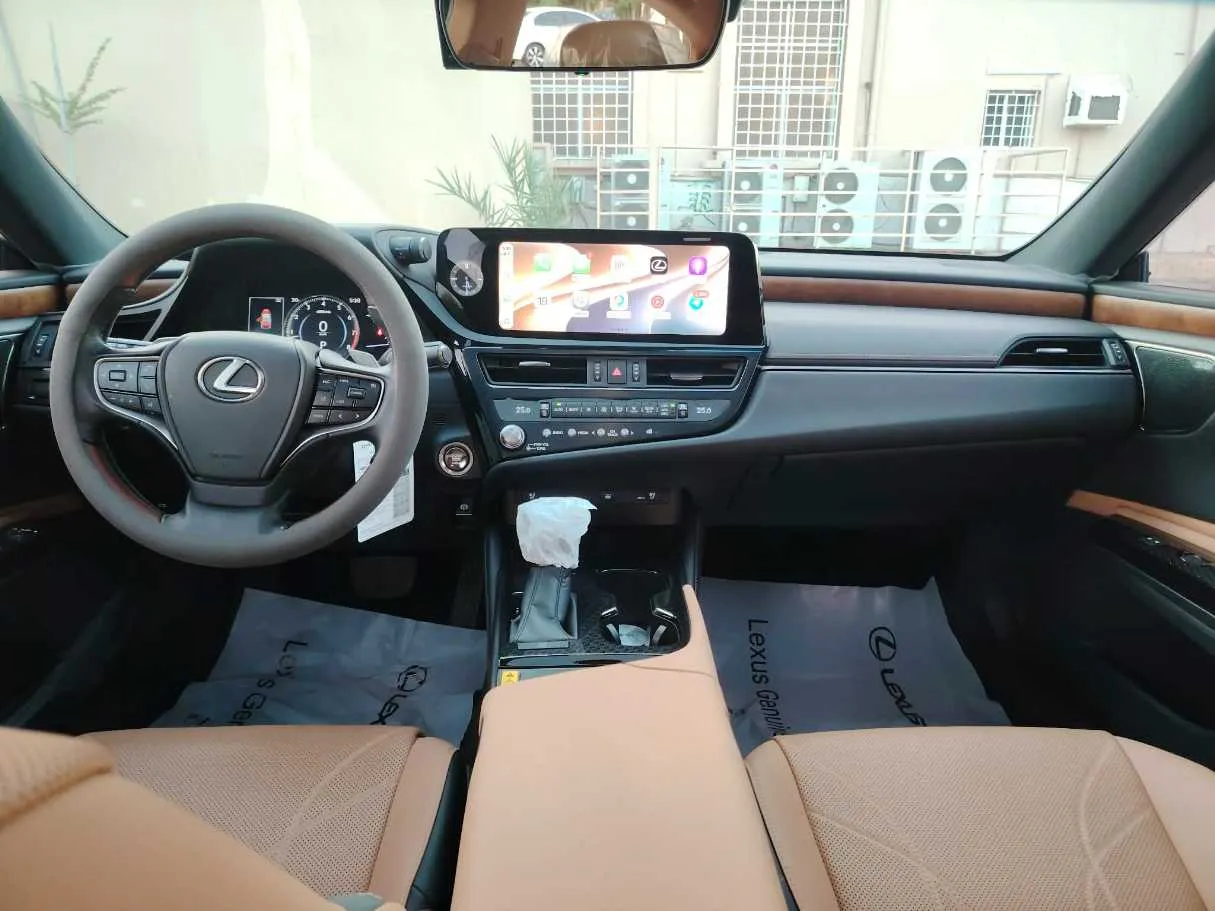 Car image 21