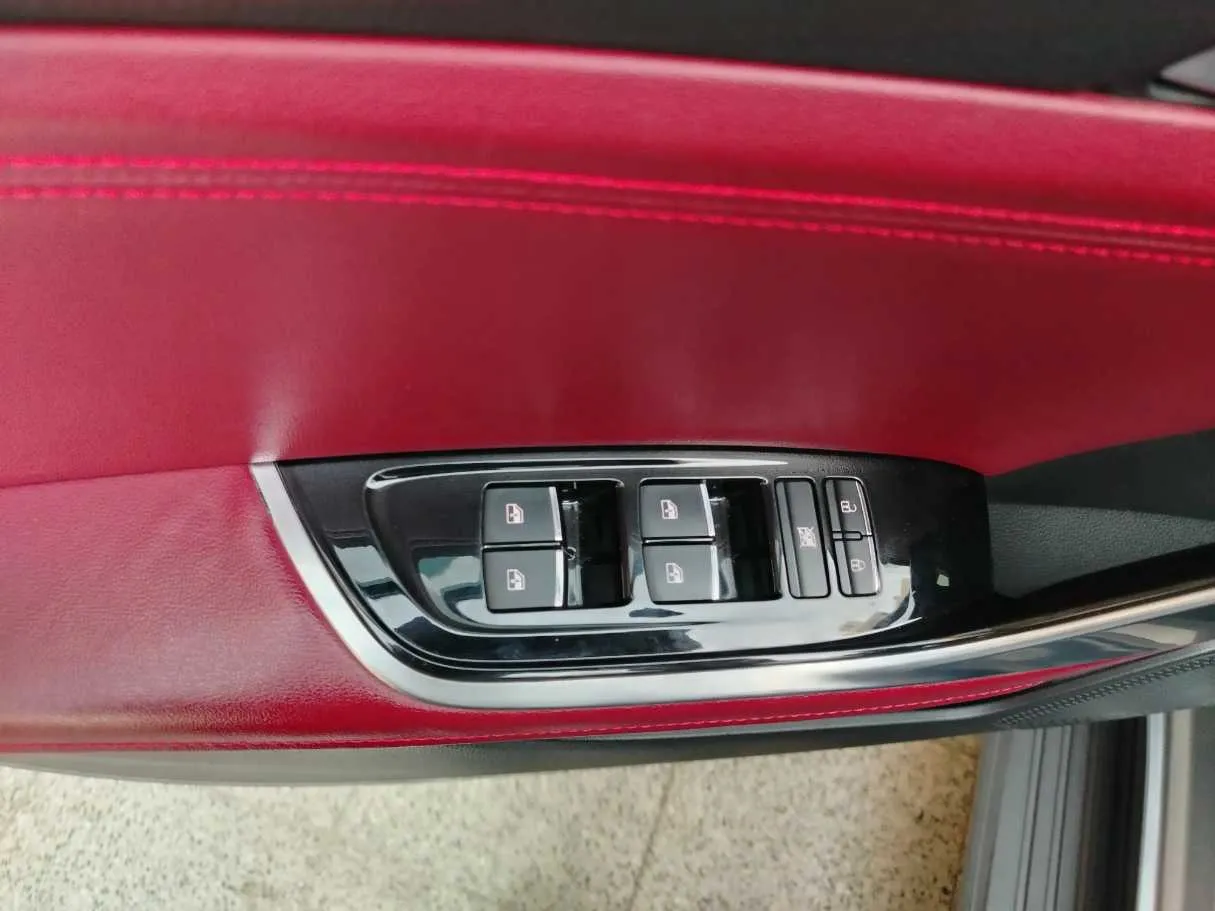 Car image 33
