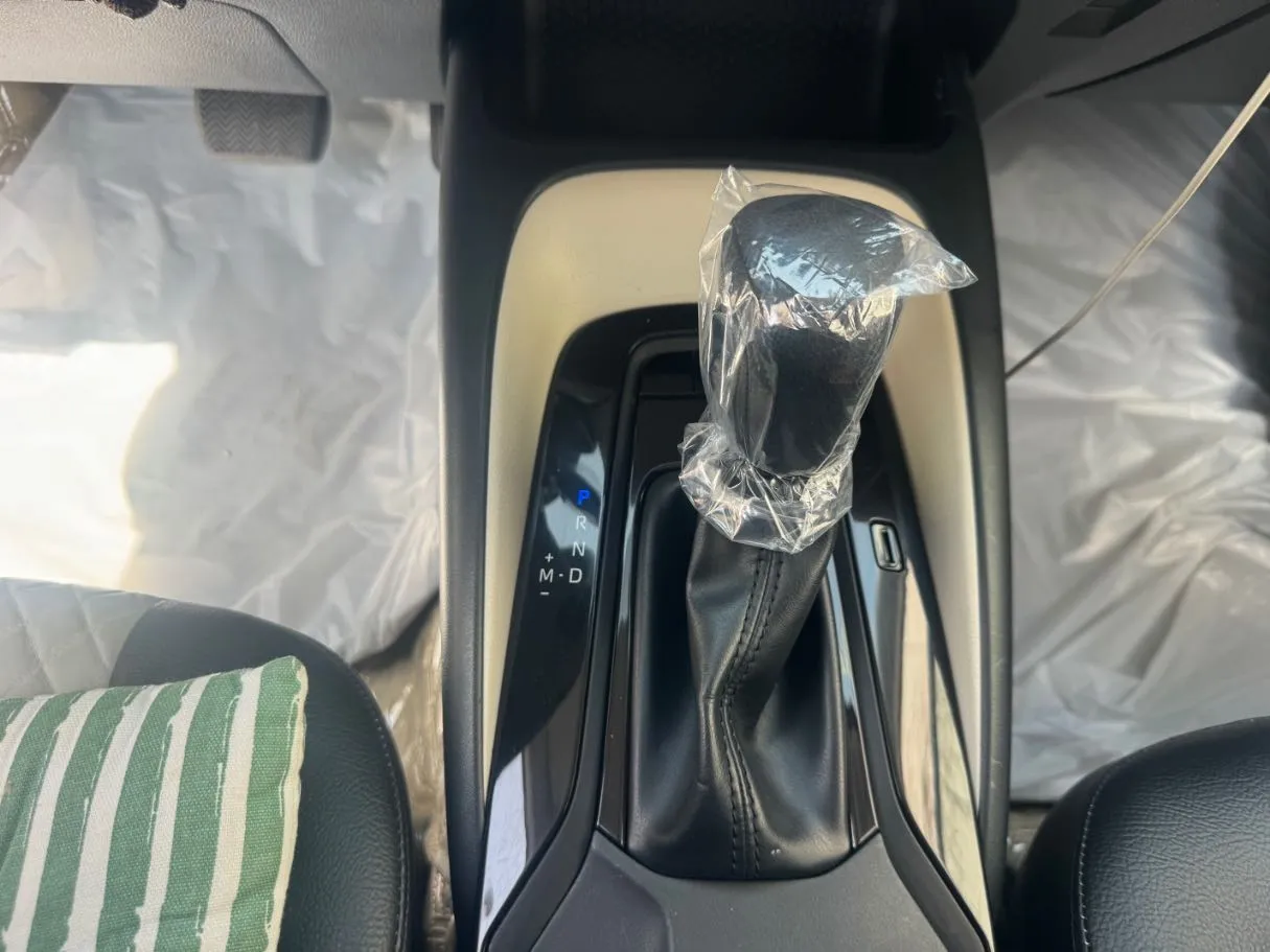 Car image 15