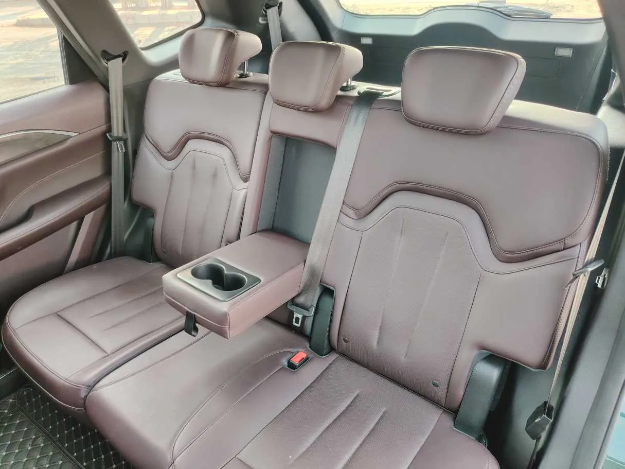 Car image 16
