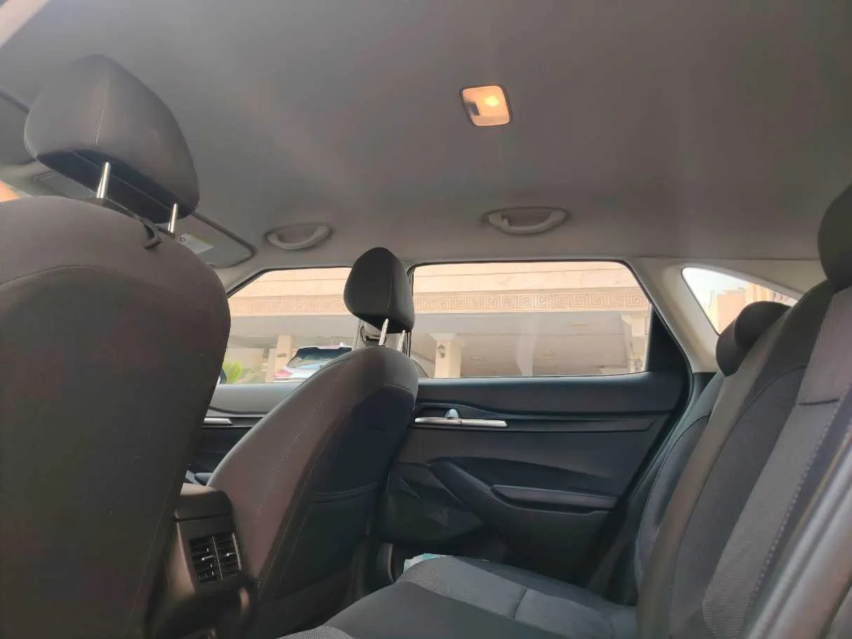 Car image 19