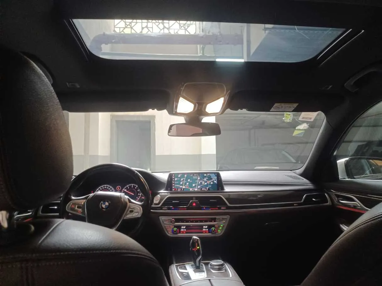 Car image 16