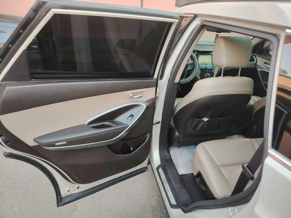 Car image 15