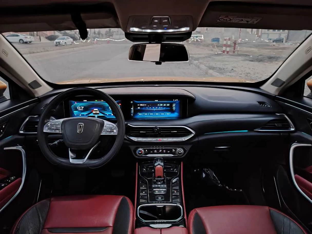 Car image 18