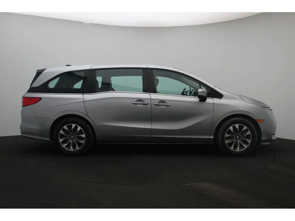 Car image 13