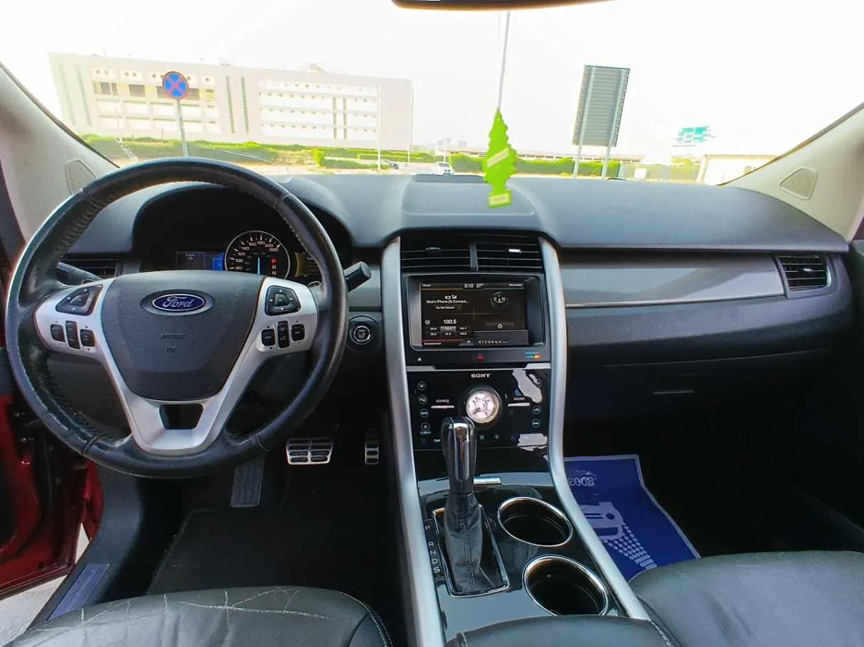 Car image 14