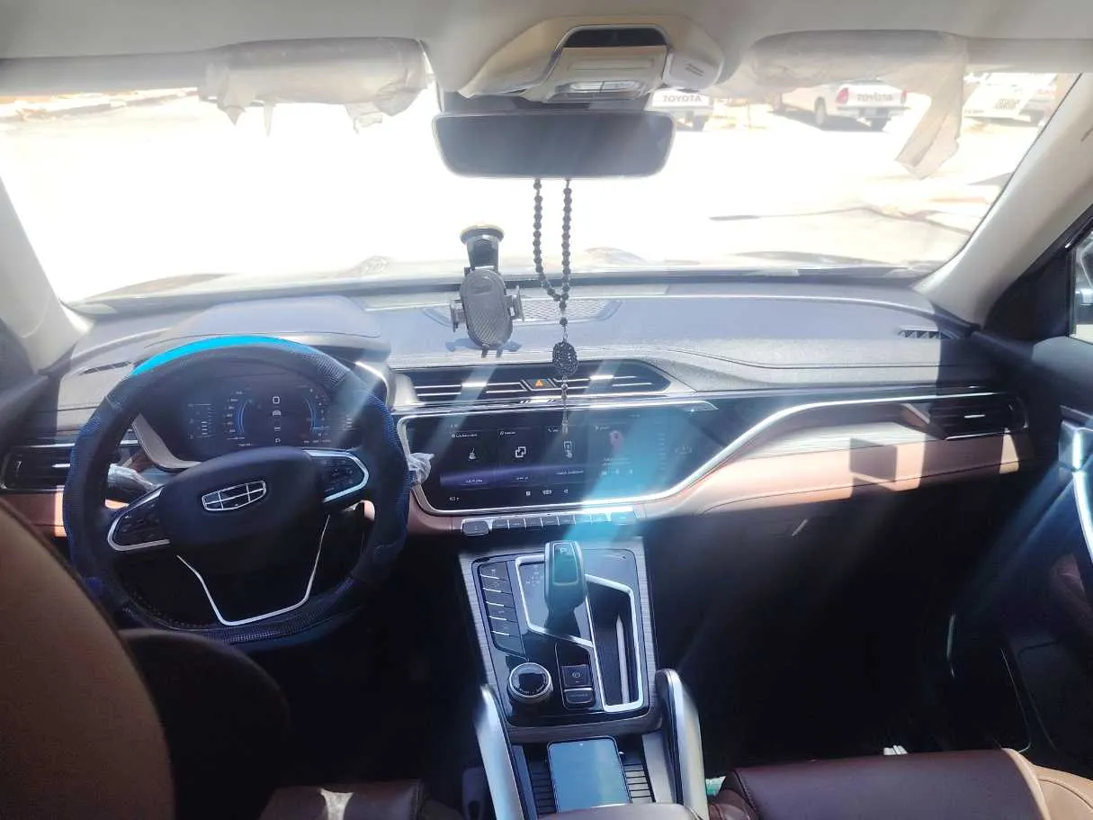 Car image 17