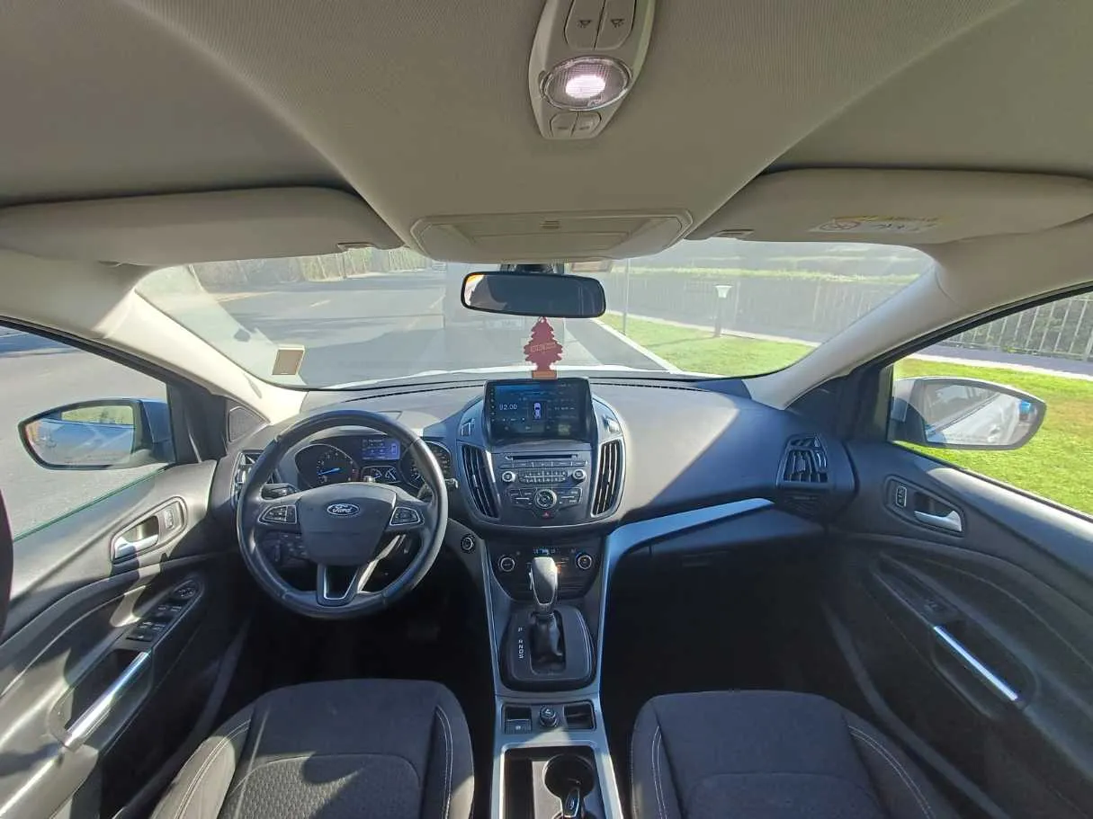 Car image 17
