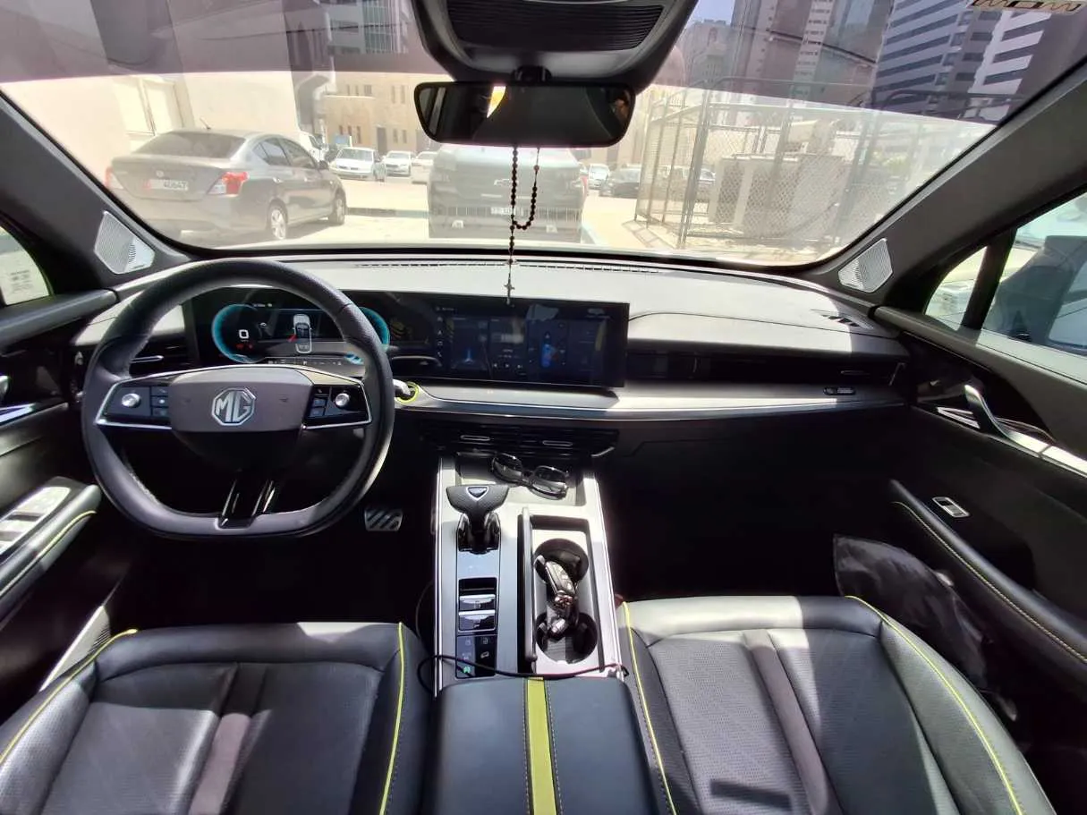 Car image 14