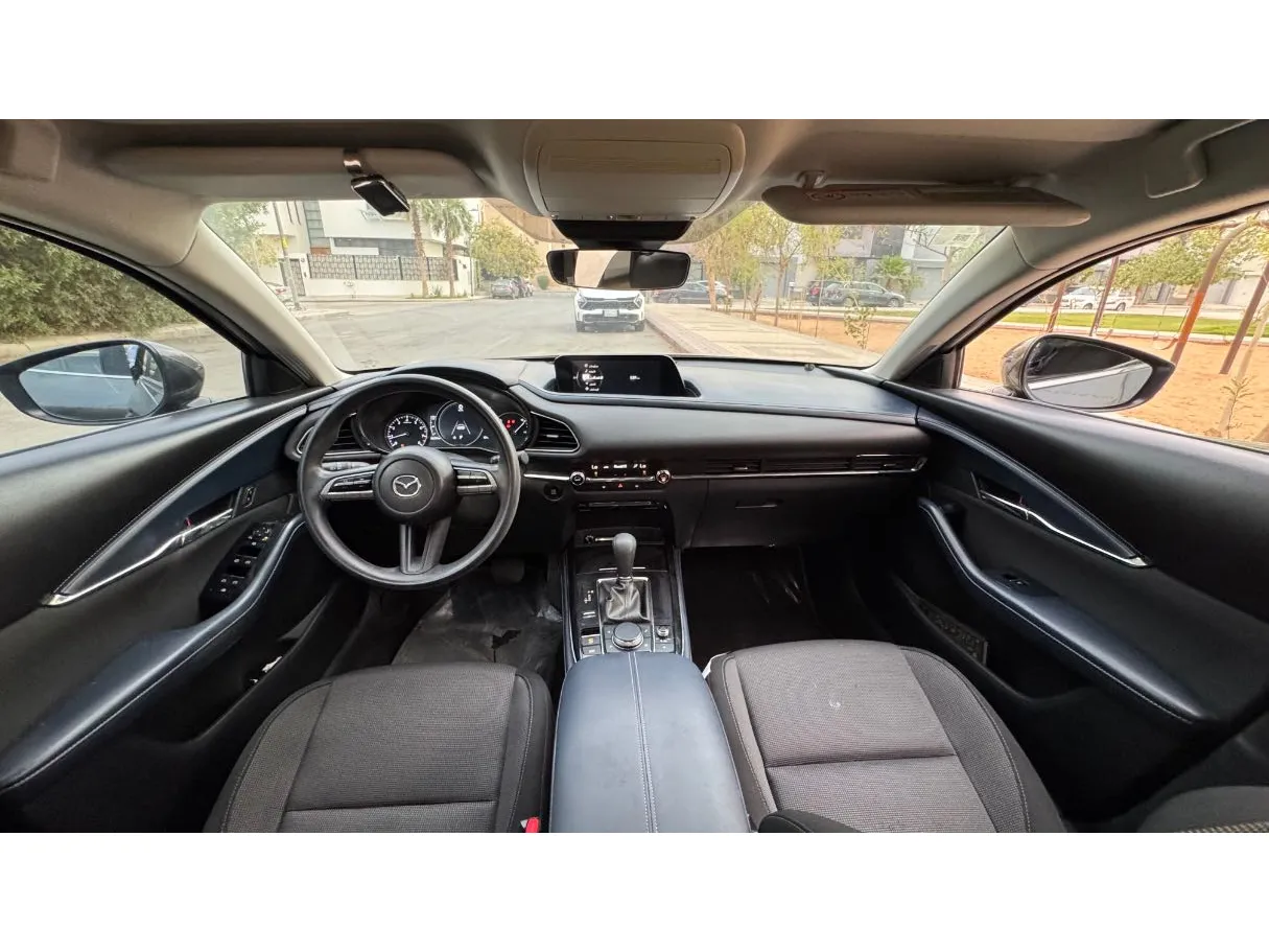 Car image 16