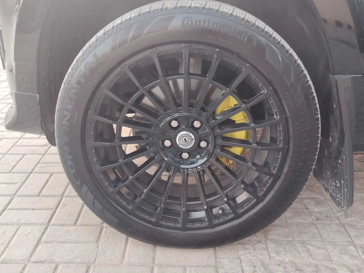 Car image 10