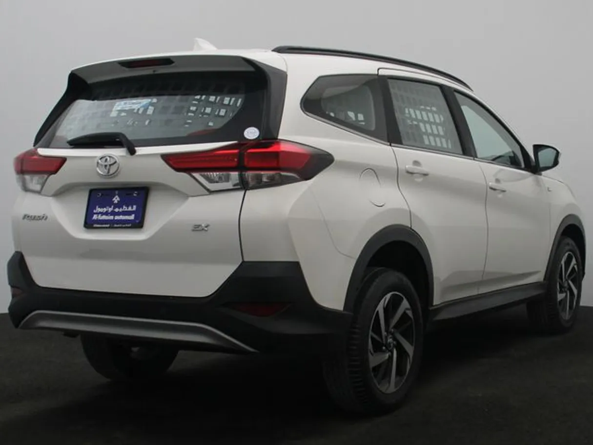 Car image 2