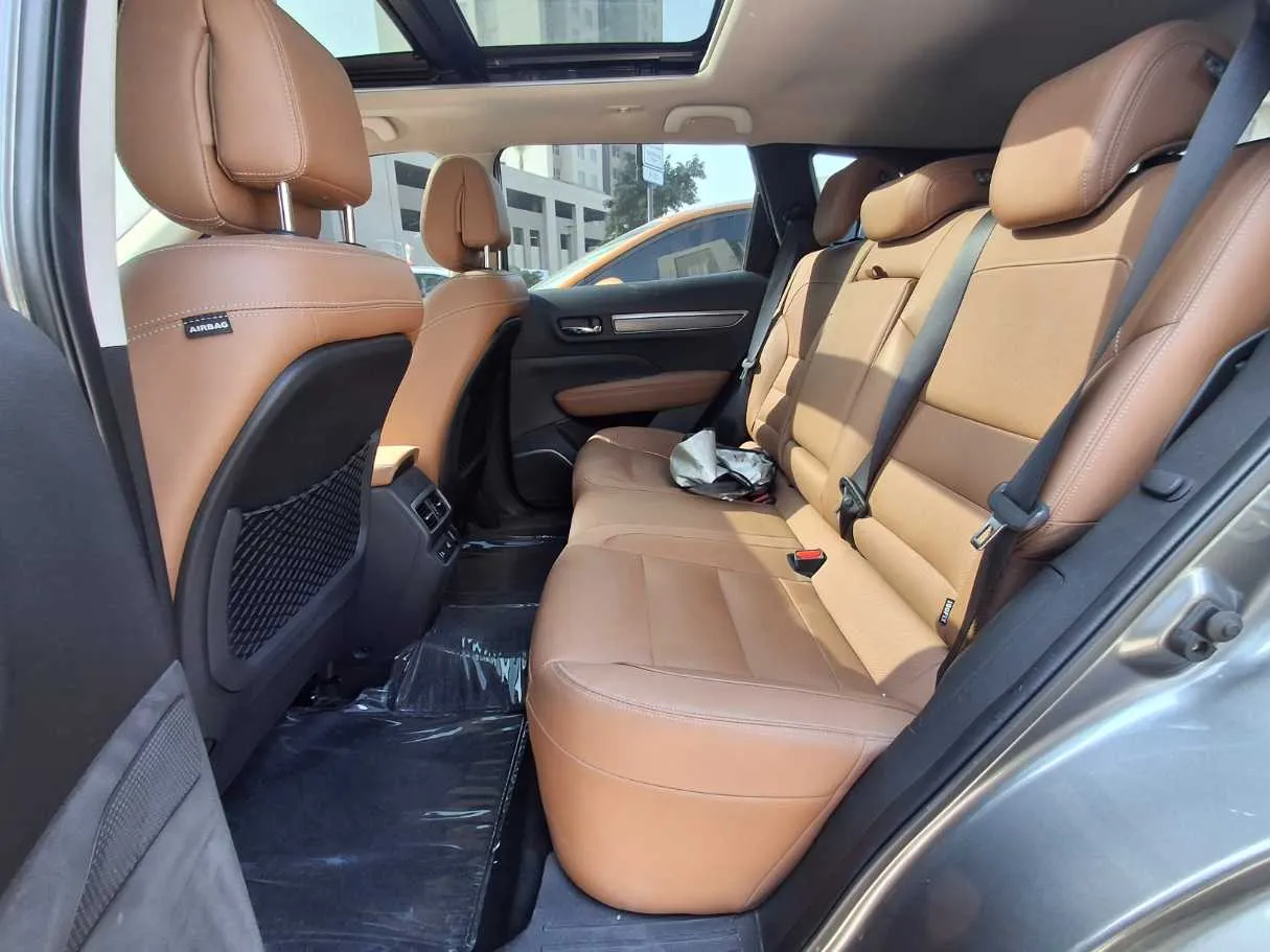 Car image 13