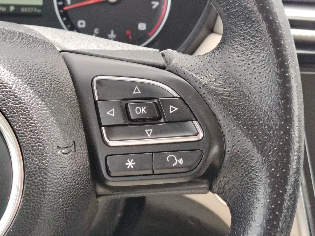 Car image 24