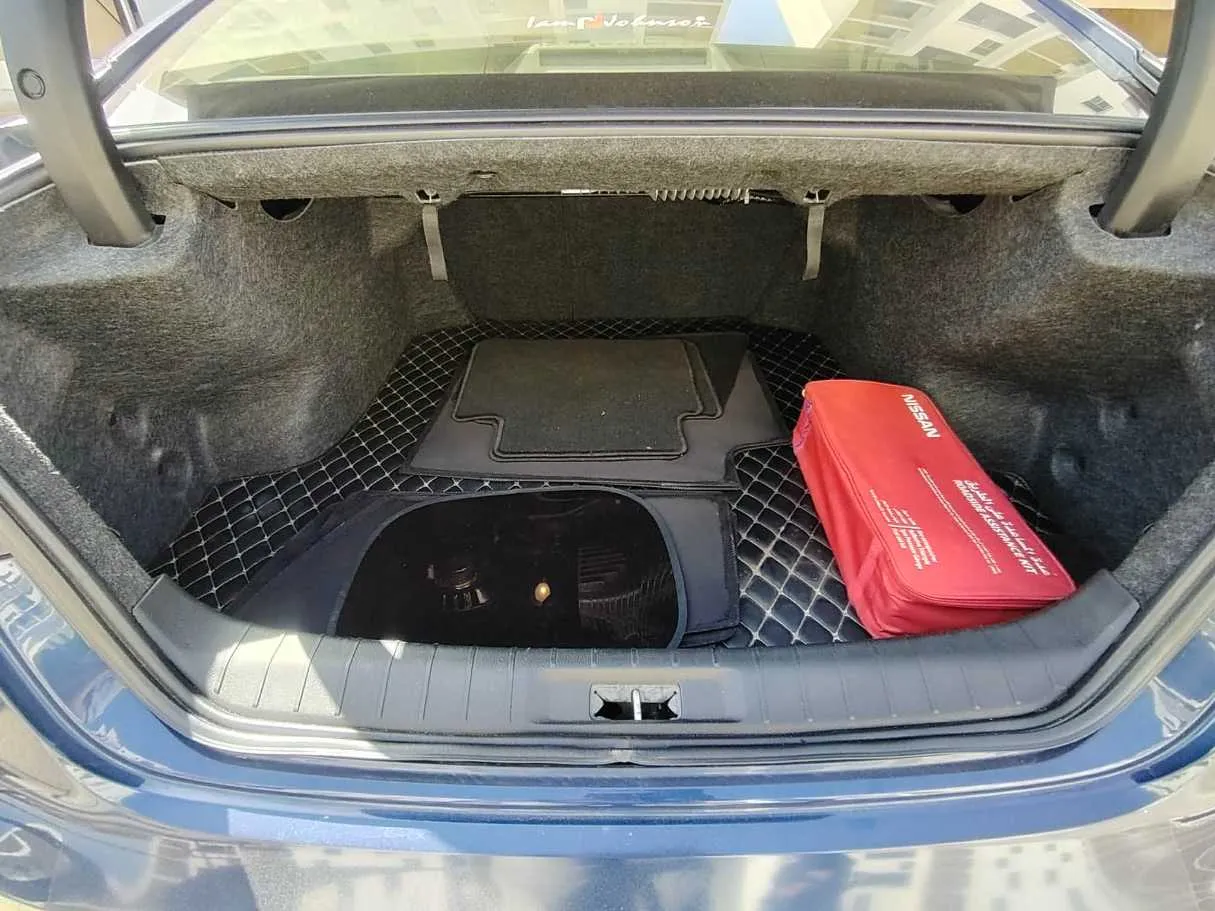 Car image 30