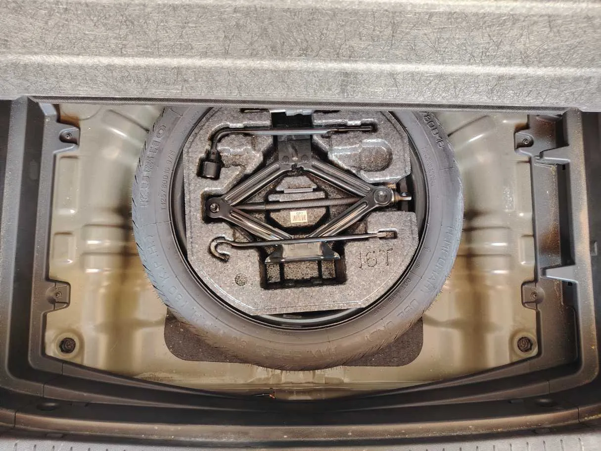Car image 35