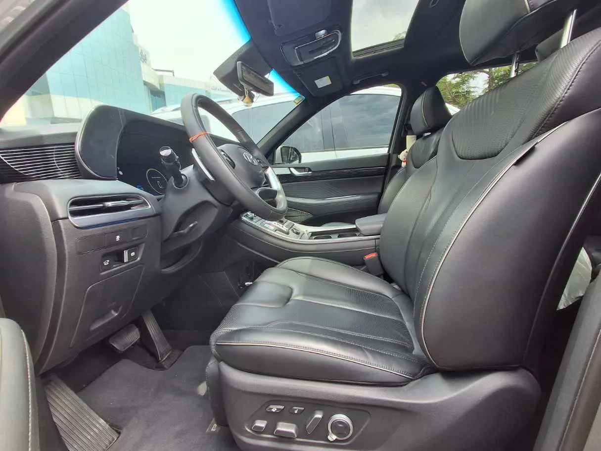 Car image 8