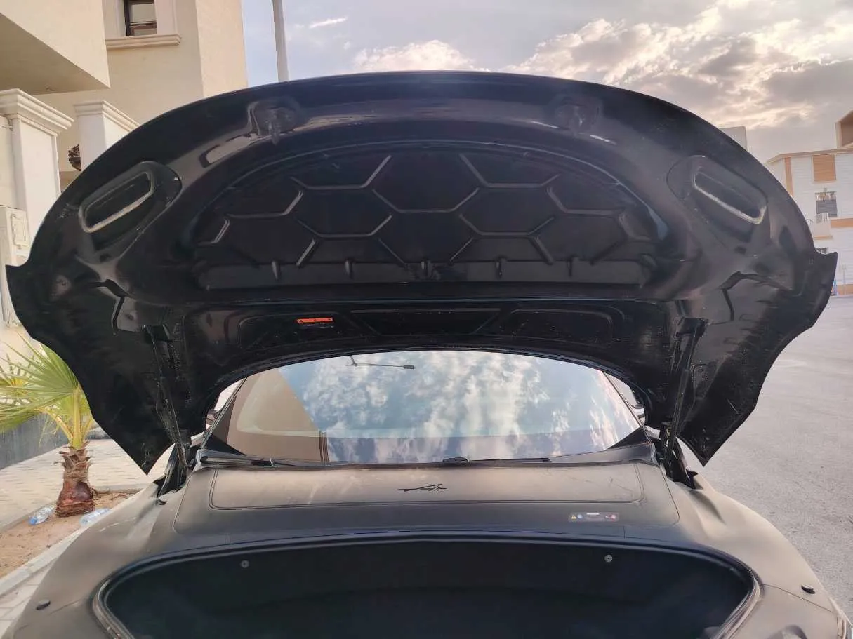 Car image 30