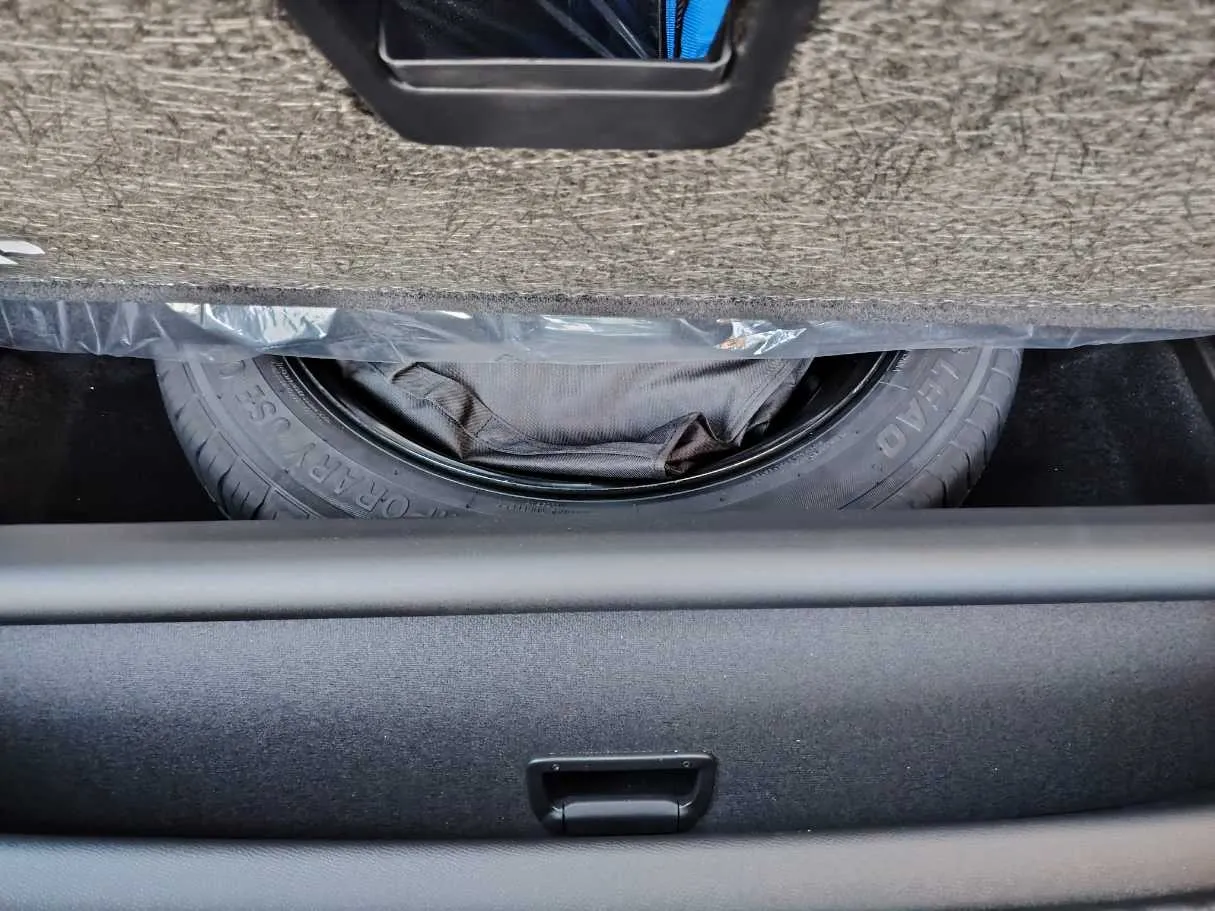 Car image 46