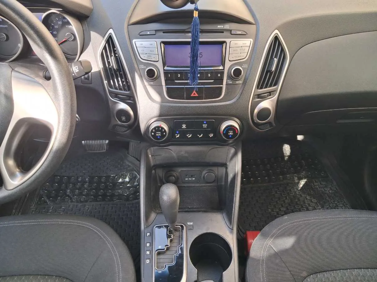 Car image 15