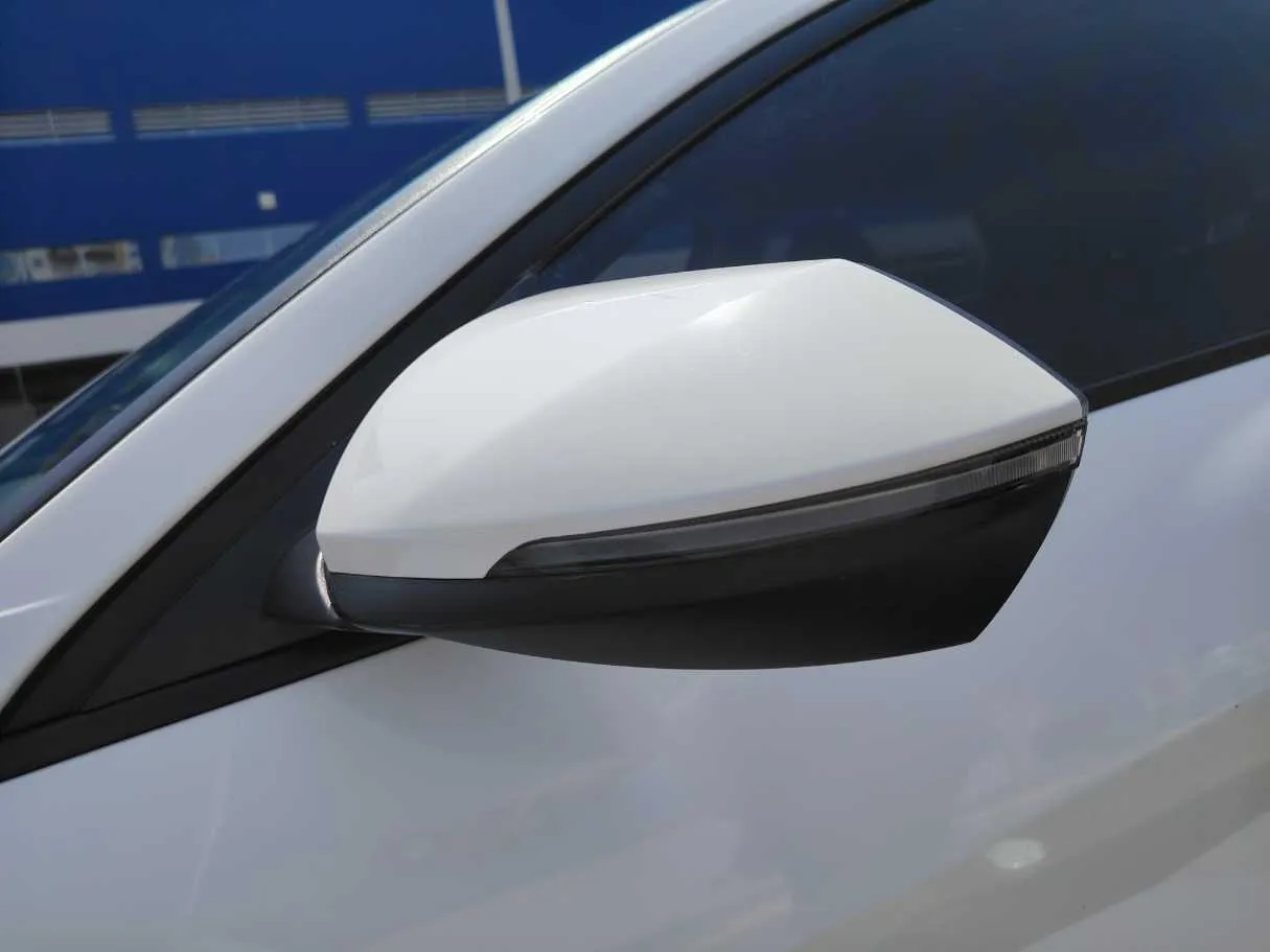 Car image 29