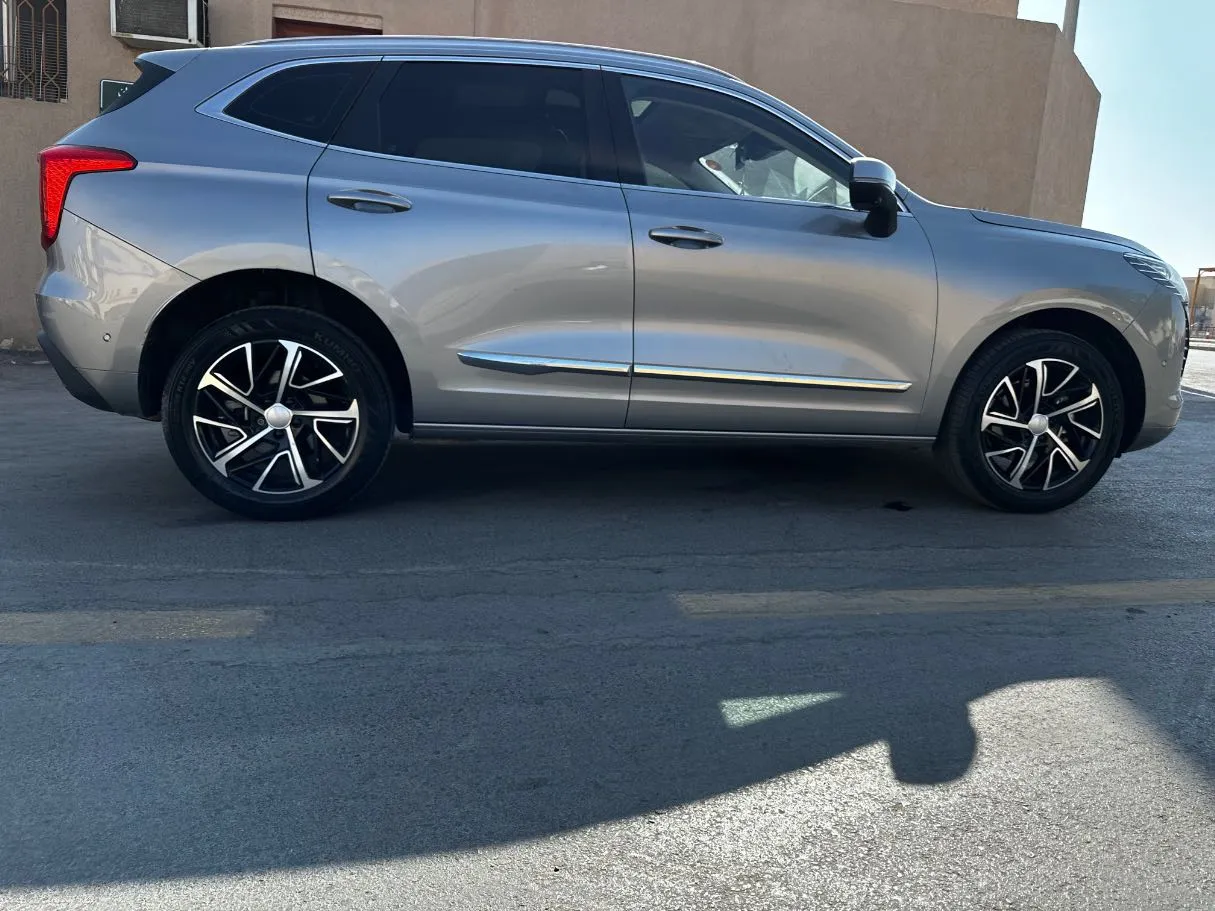 Car image 4