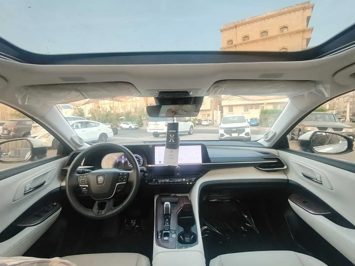 Car image 17