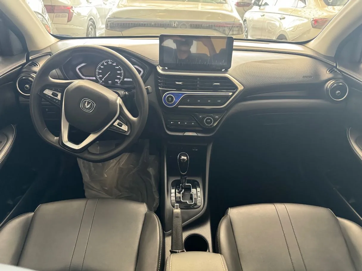 Car image 9