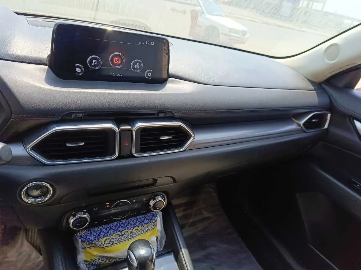 Car image 19