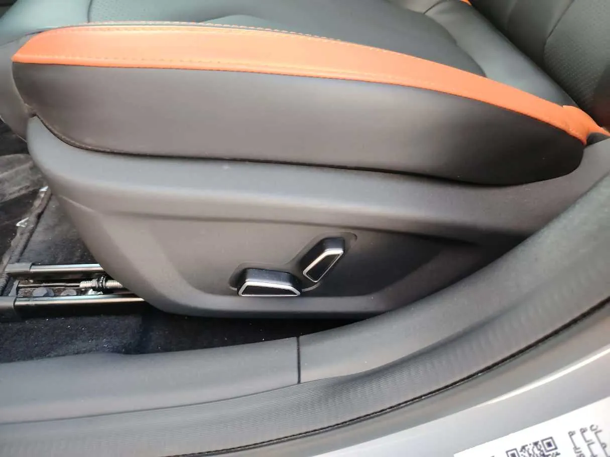 Car image 38