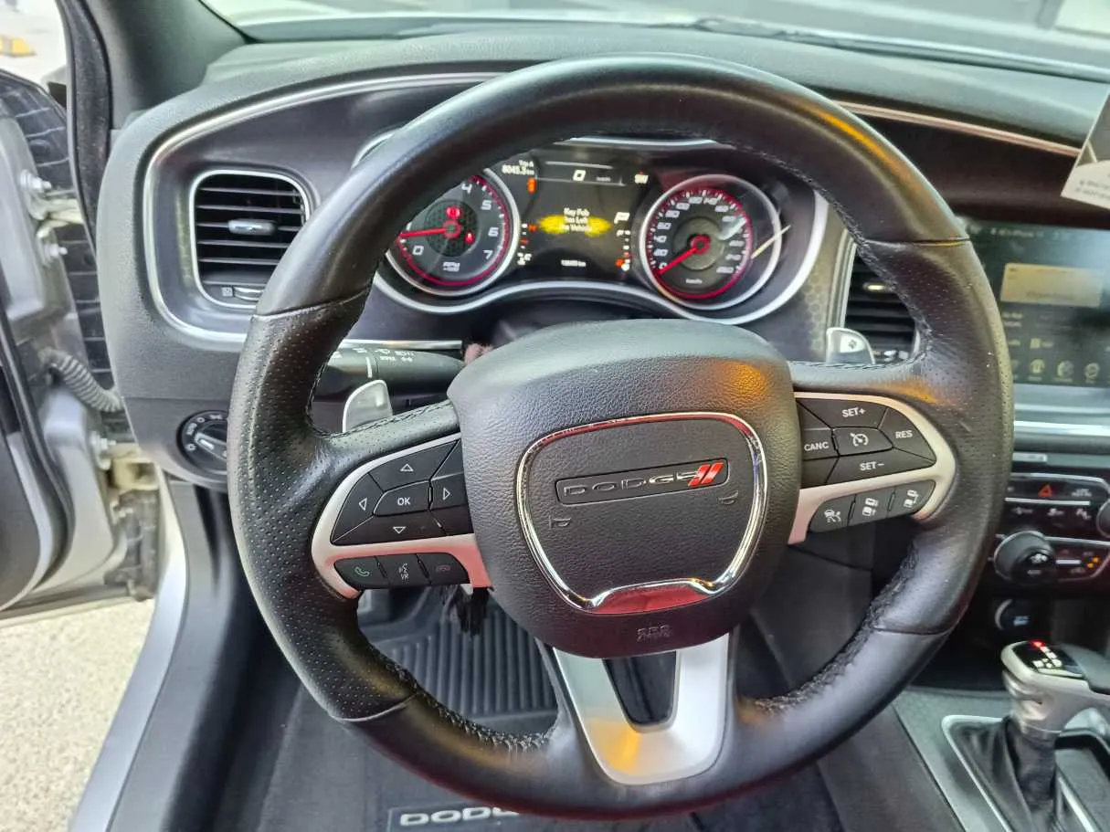 Car image 25