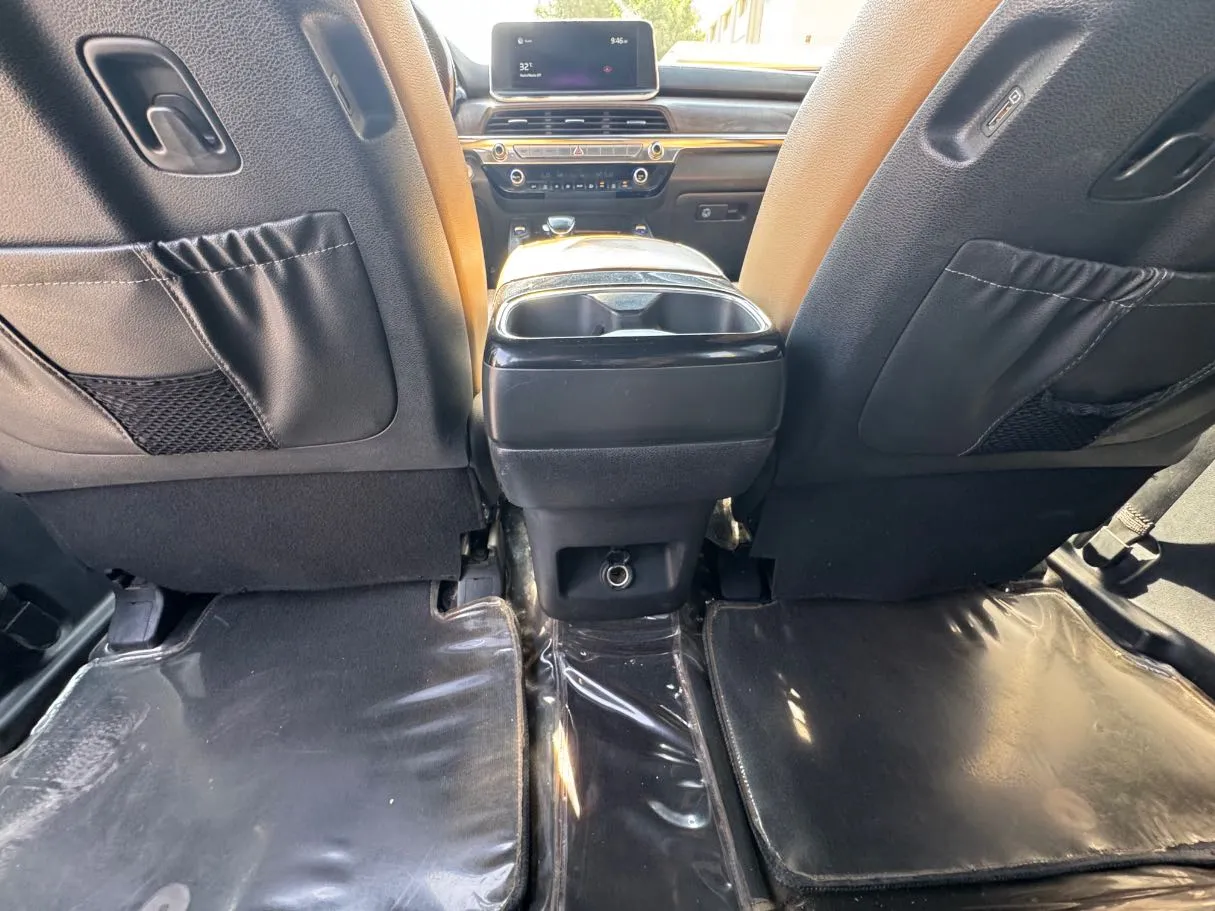 Car image 25