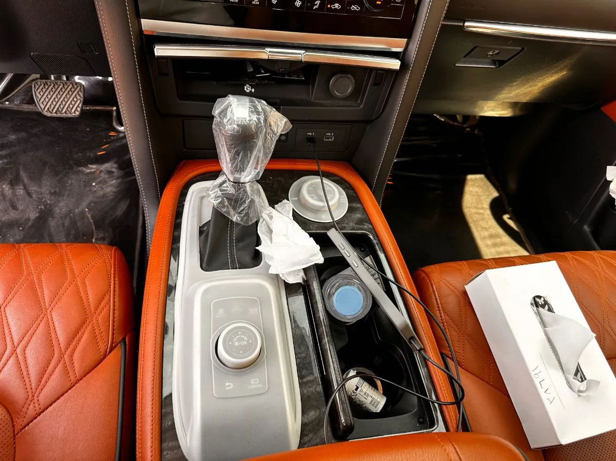 Car image 18