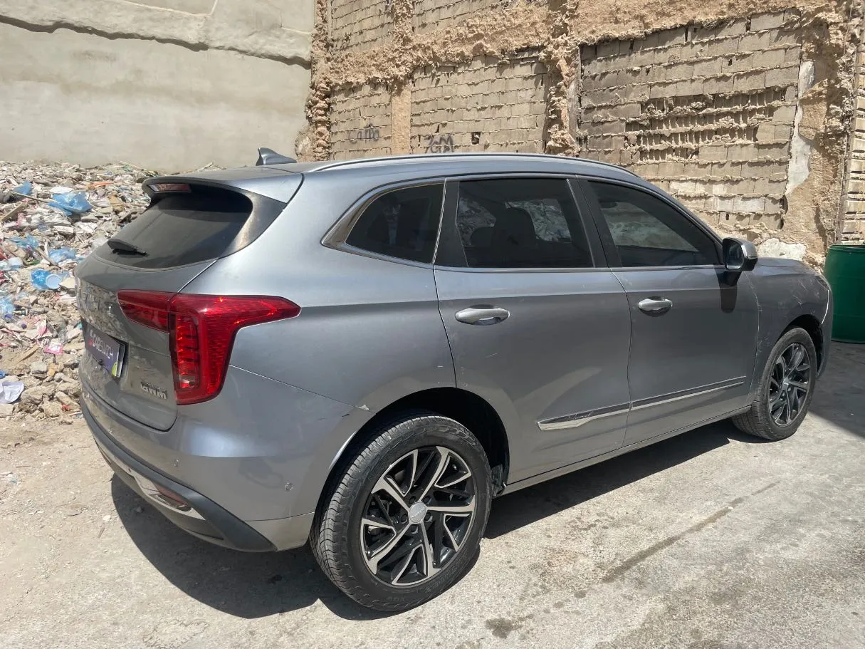 Car image 5