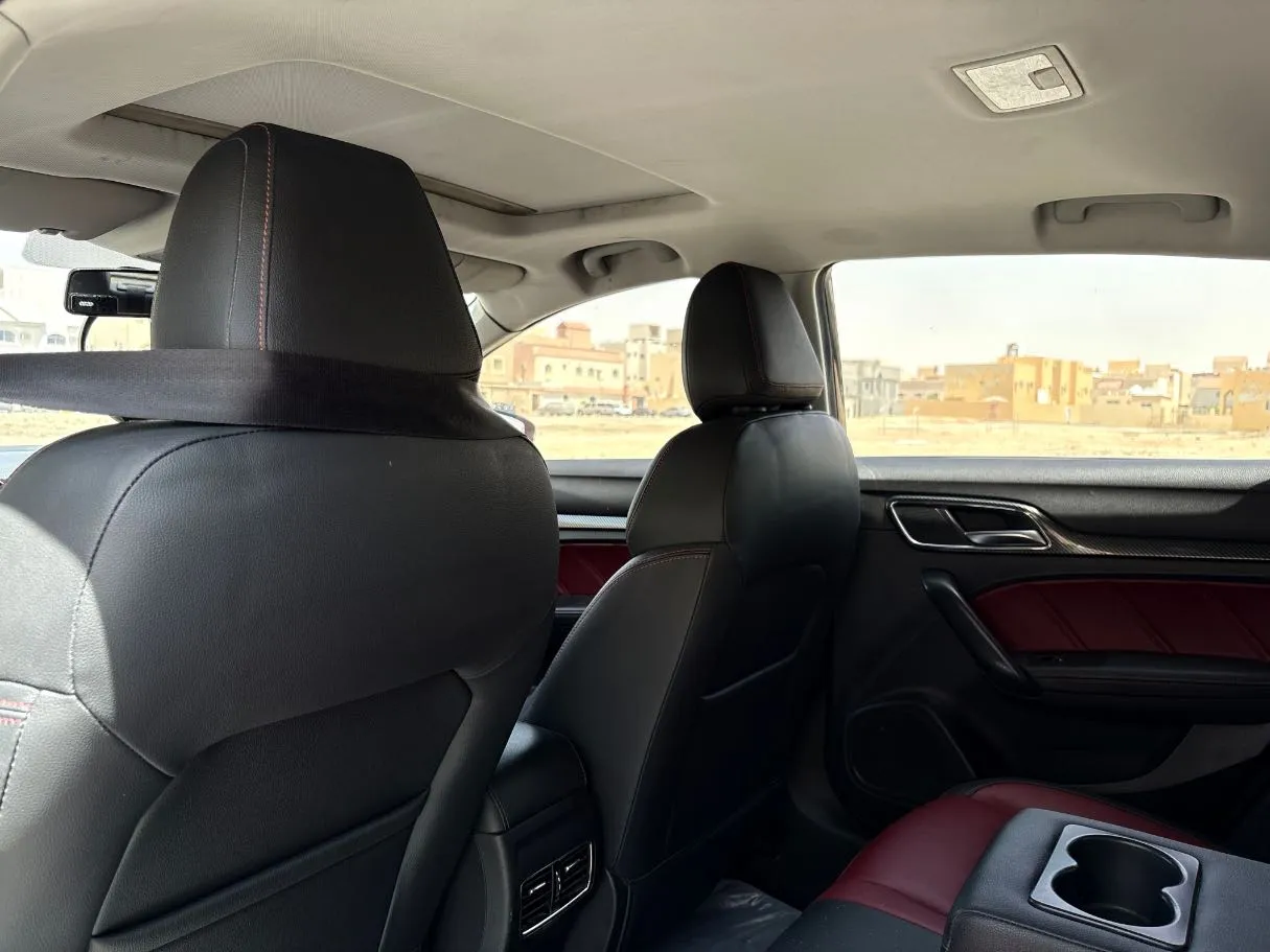 Car image 17
