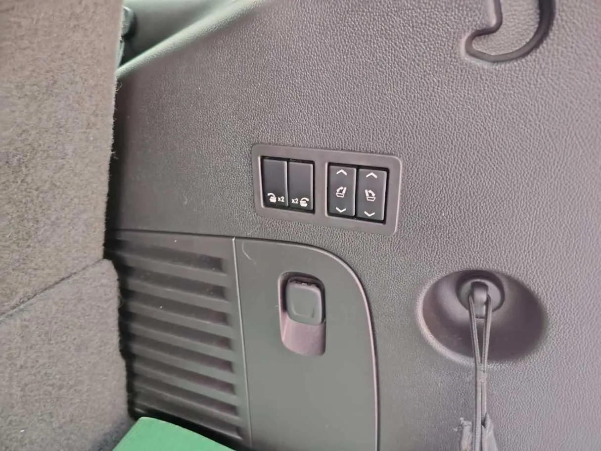 Car image 45
