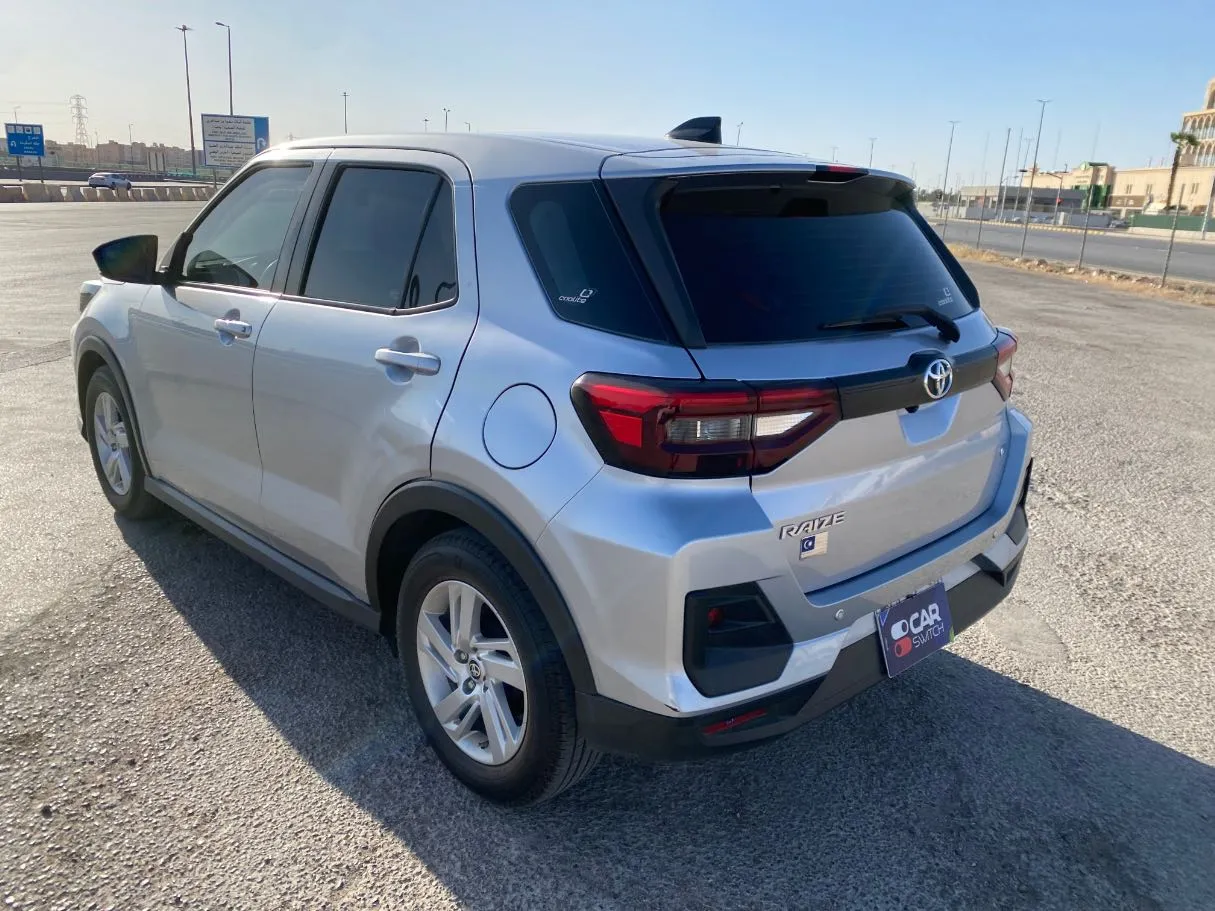 Car image 7