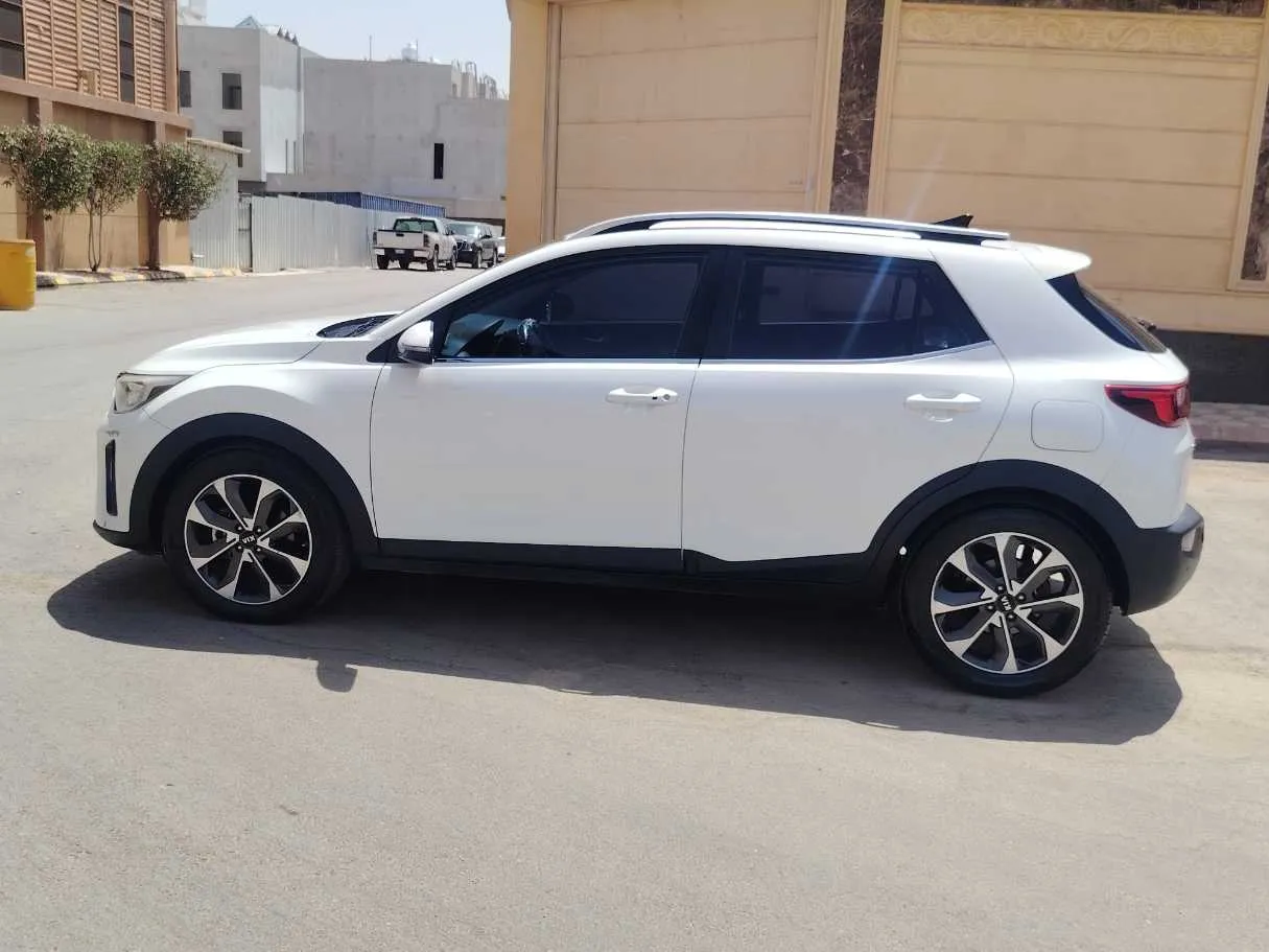 Car image 8