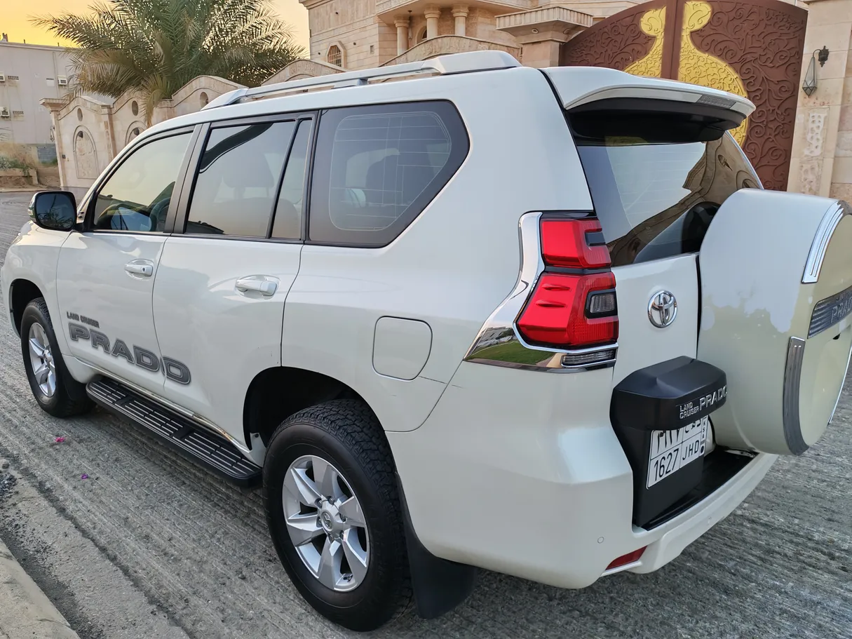 Car image 4