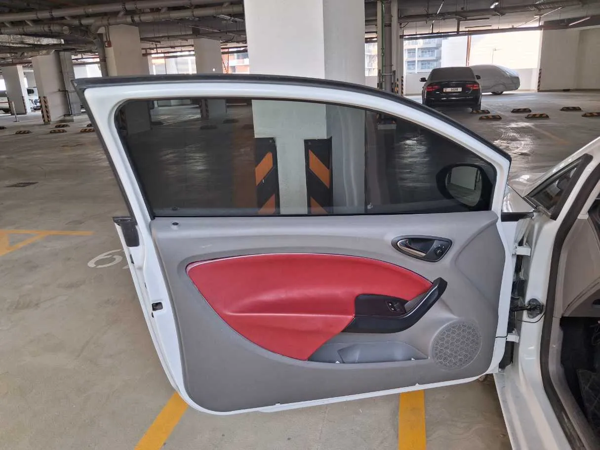 Car image 10