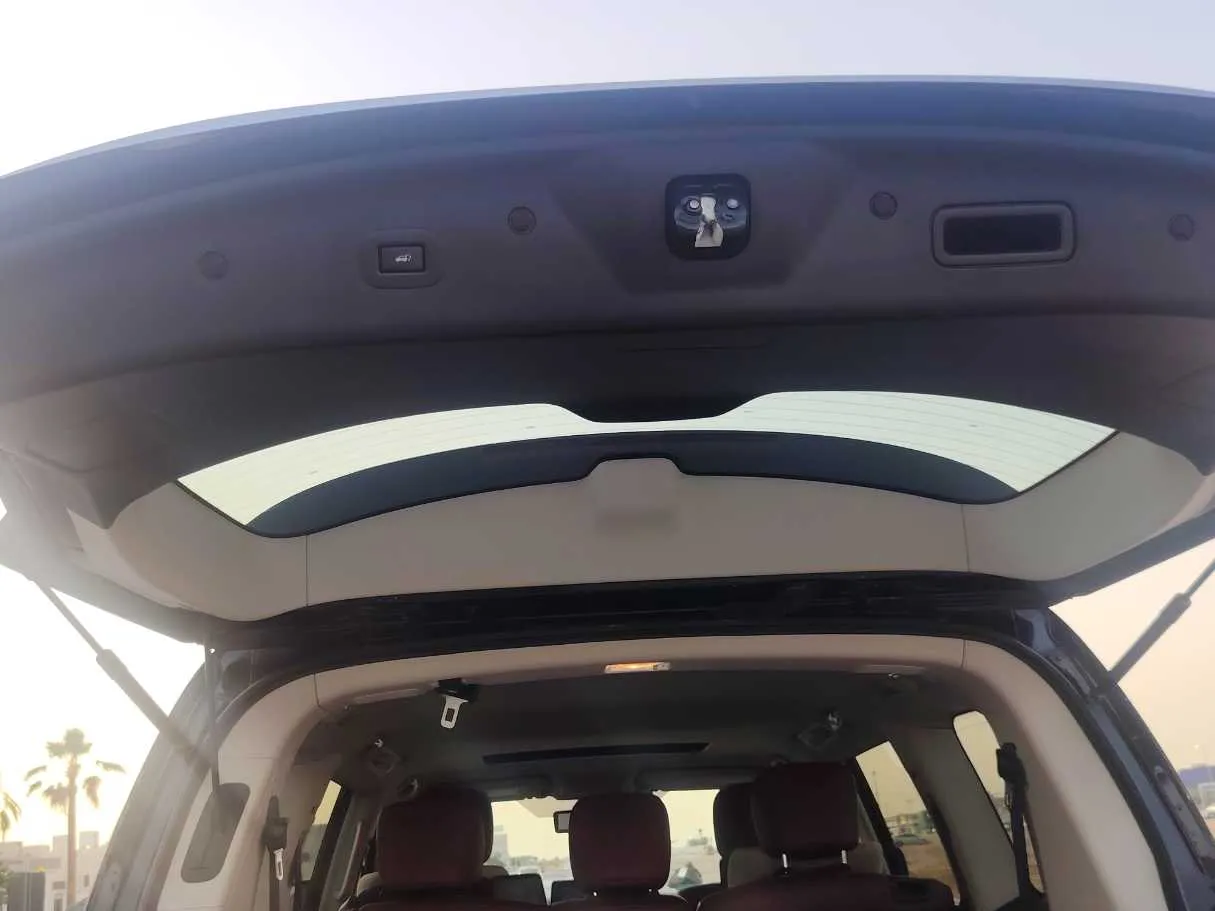 Car image 28